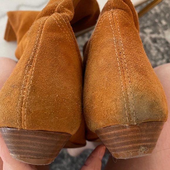 Size 8 Aldo suede shoes - Picture 2 of 4